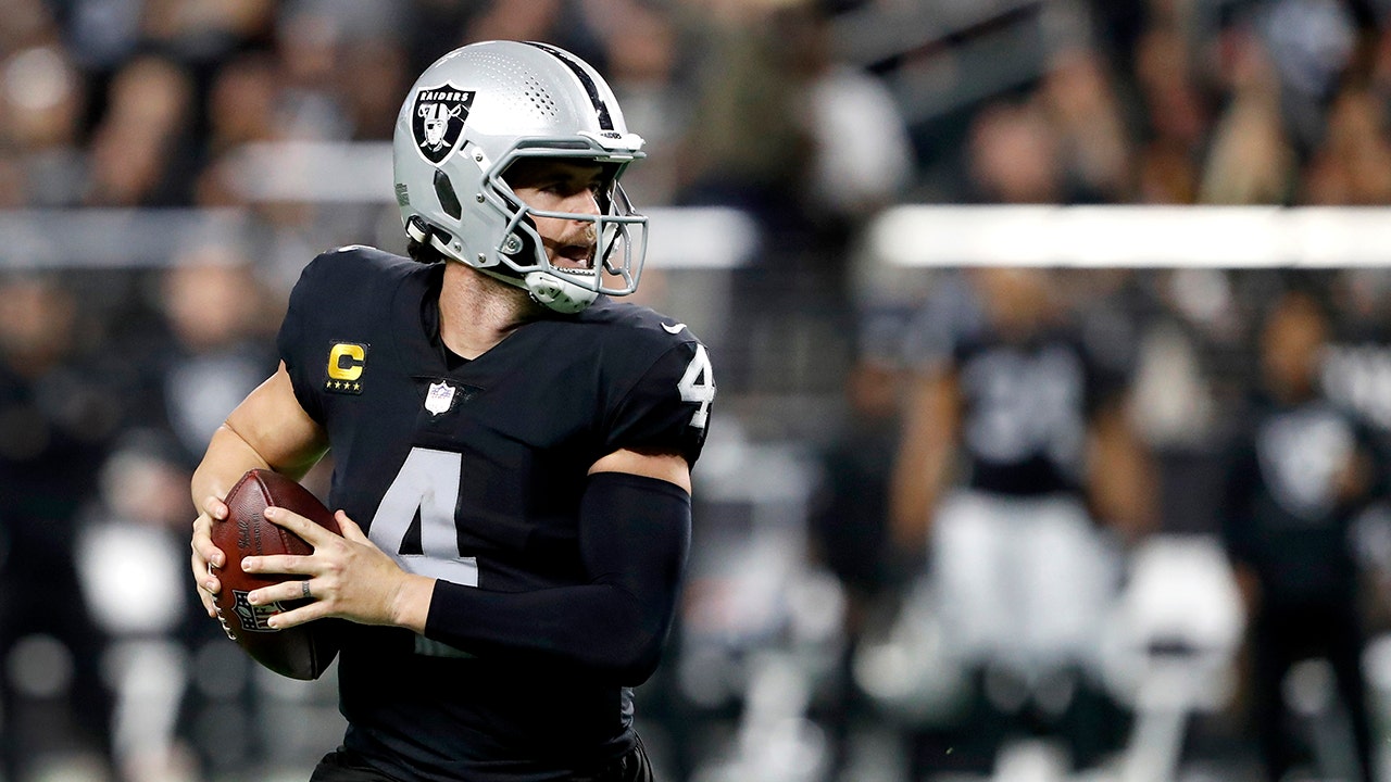 Derek Carr confirms he will leave Las Vegas Raiders in 2023