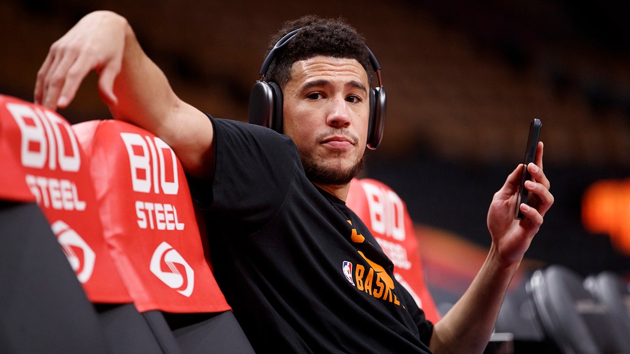 Suns’ Devin Booker is over the Kobe Bryant comparisons after mascot beef