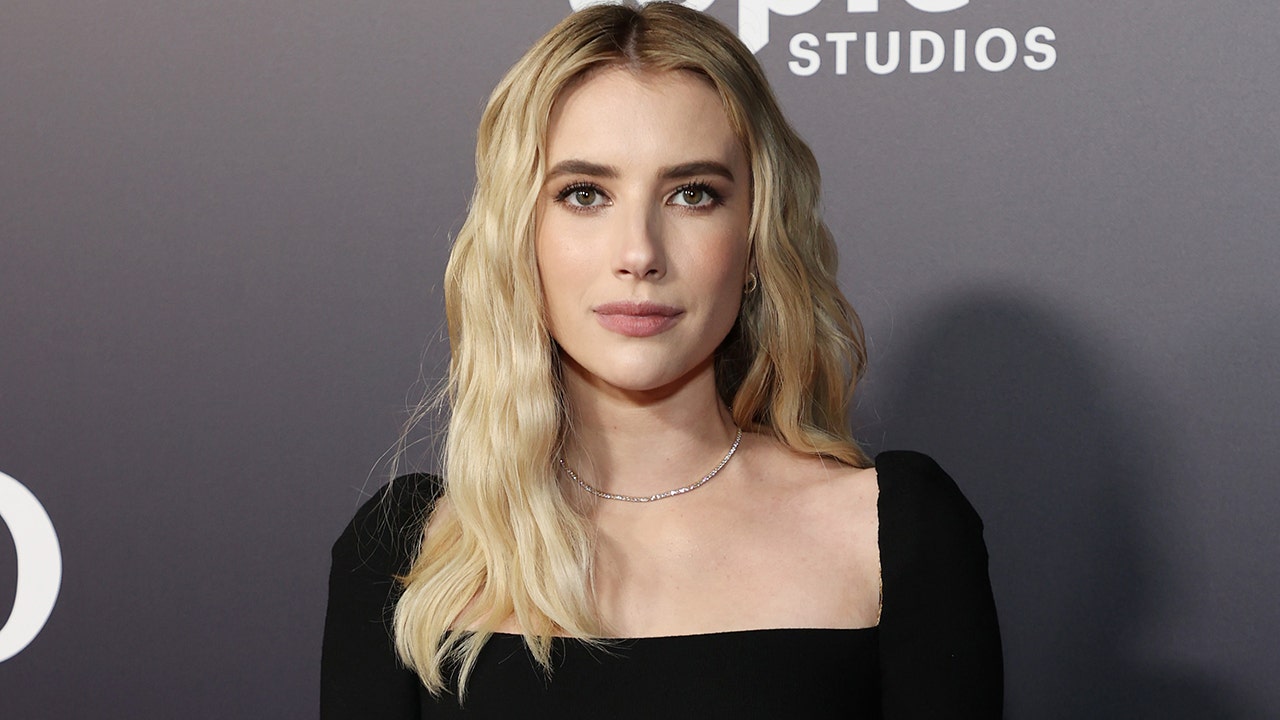 Emma Roberts on aunt Julia Roberts, not feeling pressure to match her career: 'I never aspired to be her’
