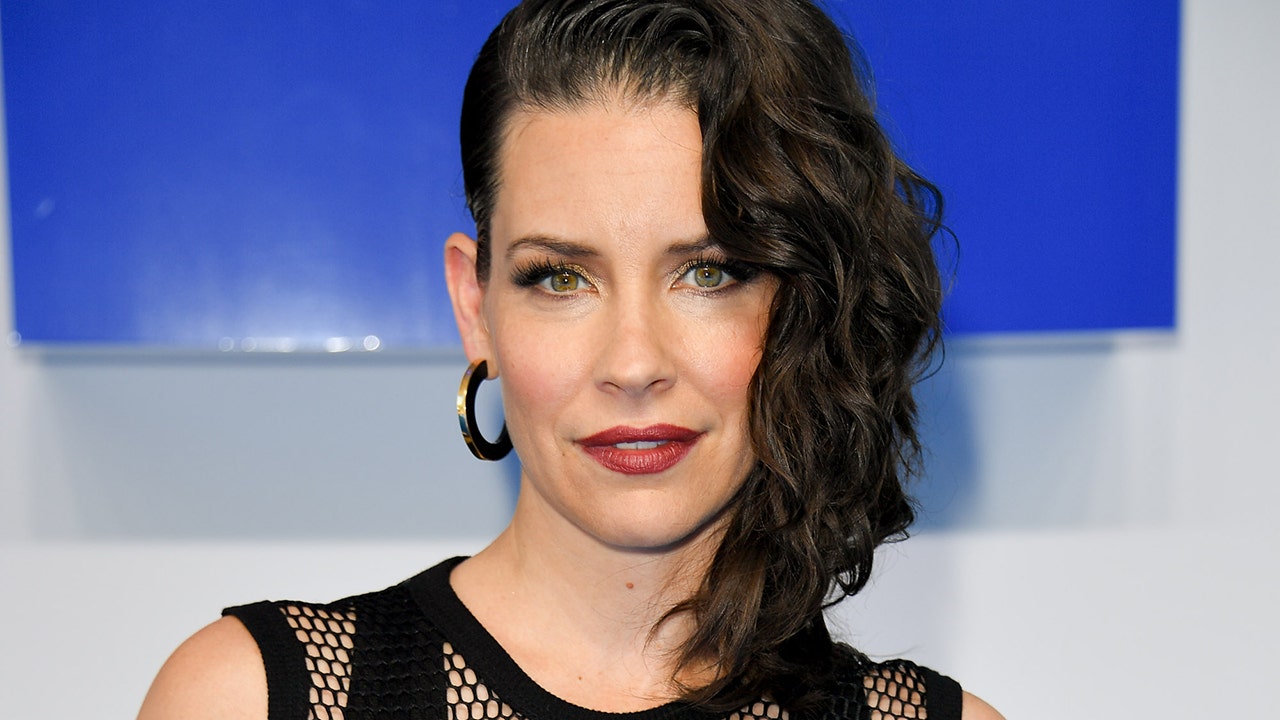 Evangeline Lilly rails against vaccine mandates, says it's 'not safe