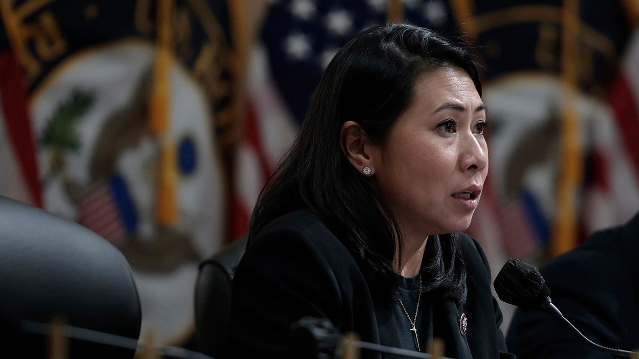 Retiring Florida Democrat hits out at leadership for promising 'rainbows,' then targeting moderates