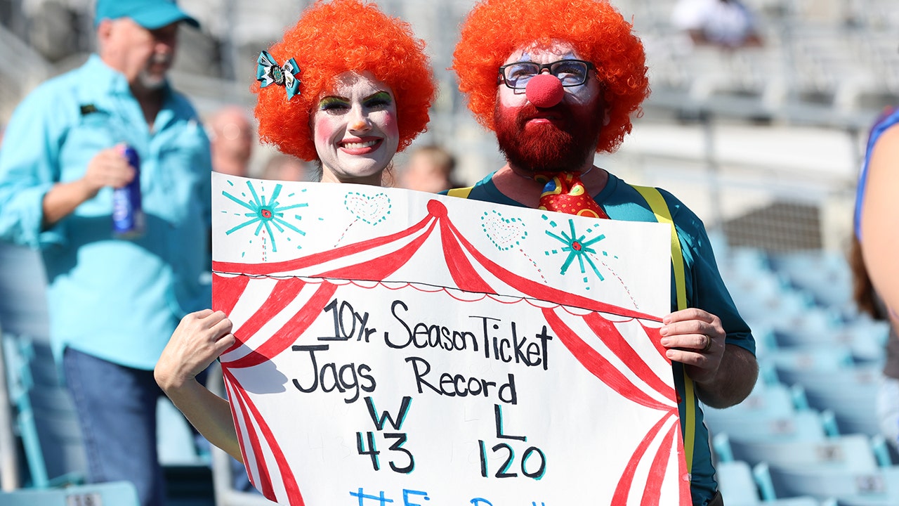 Thousands Of Jaguars Fans Planning To Wear Clown Costumes To Week 18 Game  To Mock Management