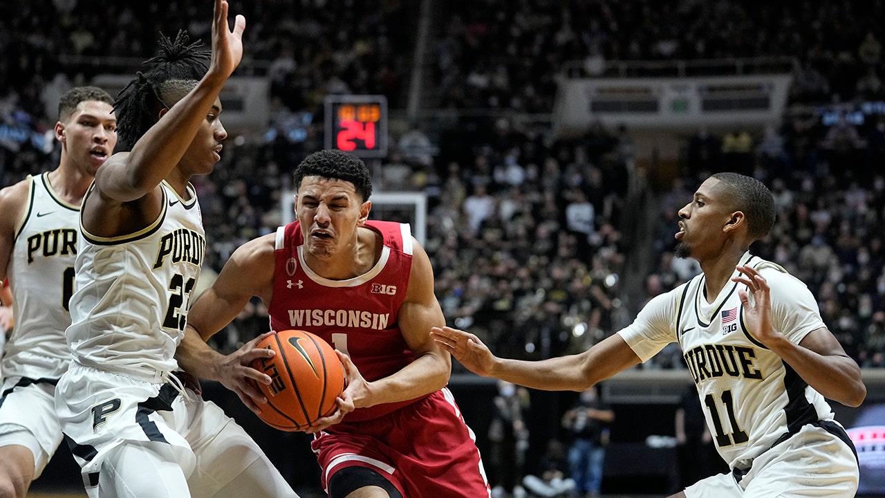 Johnny Davis scores 37 in No. 23 Badgers' win over No. 3 Purdue | Fox News