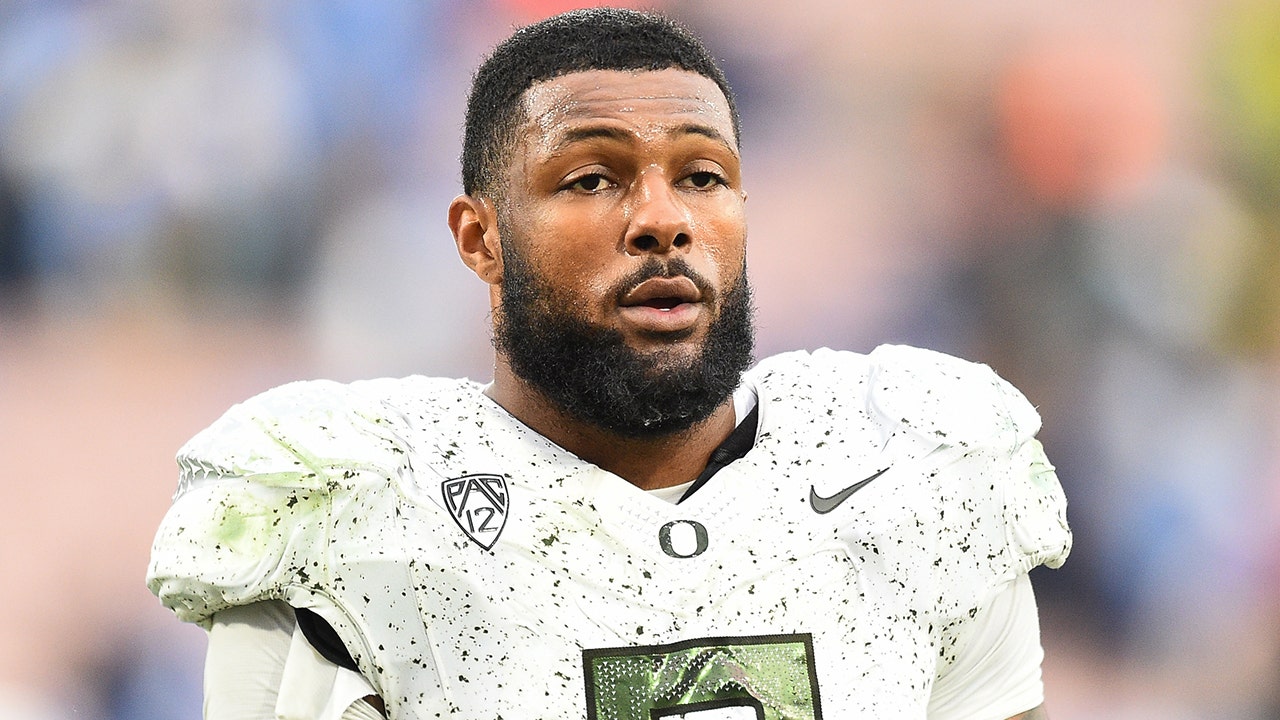 Oregon Ducks football star Kayvon Thibodeaux and United Airlines