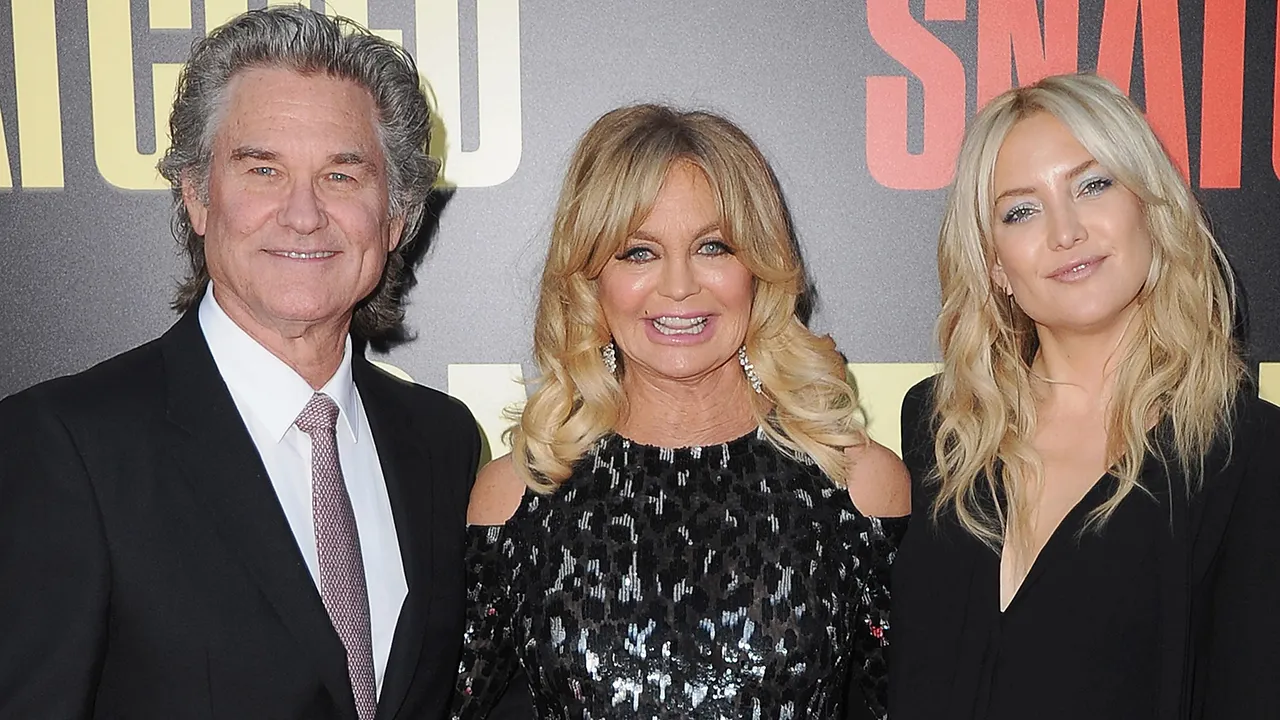 Herre venlig Som regel Solskoldning Kate Hudson says famous parents Goldie Hawn, Kurt Russell wanted to have  'the best family' | Fox News