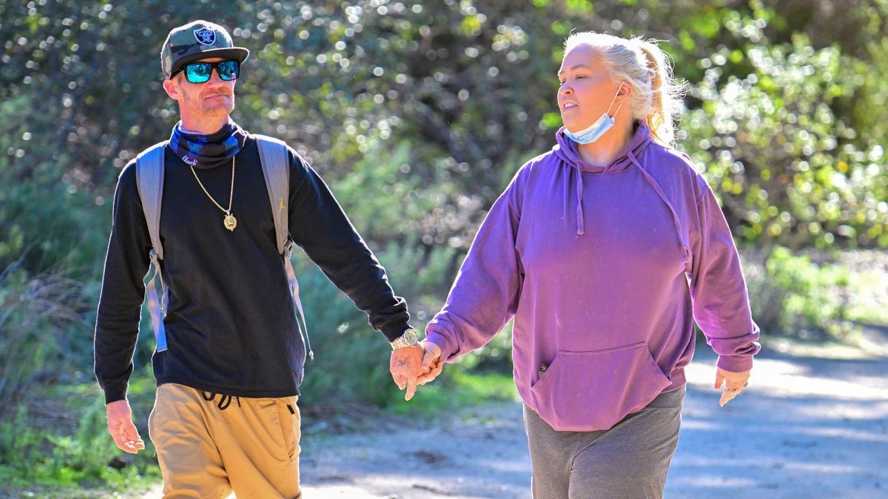 Mama June gets cozy on a hike with new boyfriend Justin Stroud