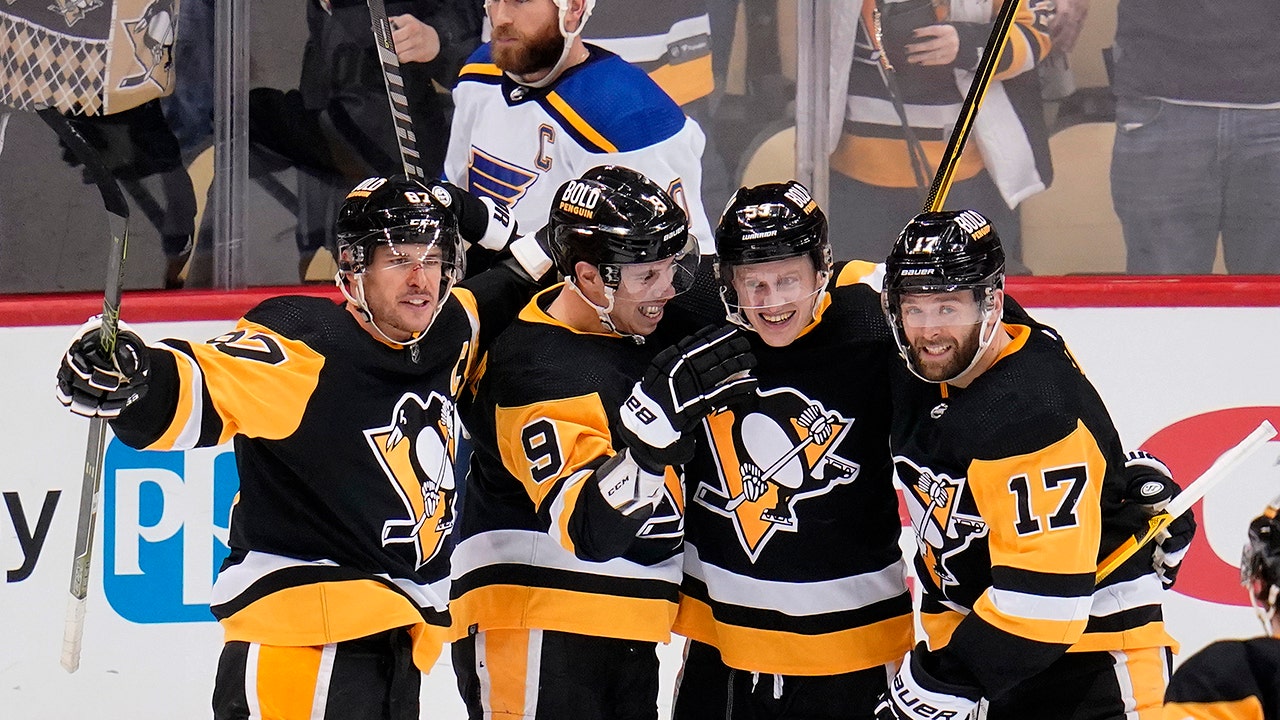 Naturally, Crosby's hat trick sends Penguins to victory