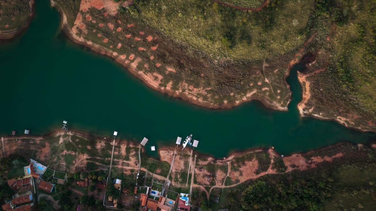 Brazil rock formation collapse kills at least 6, injures at least 32; caught on video