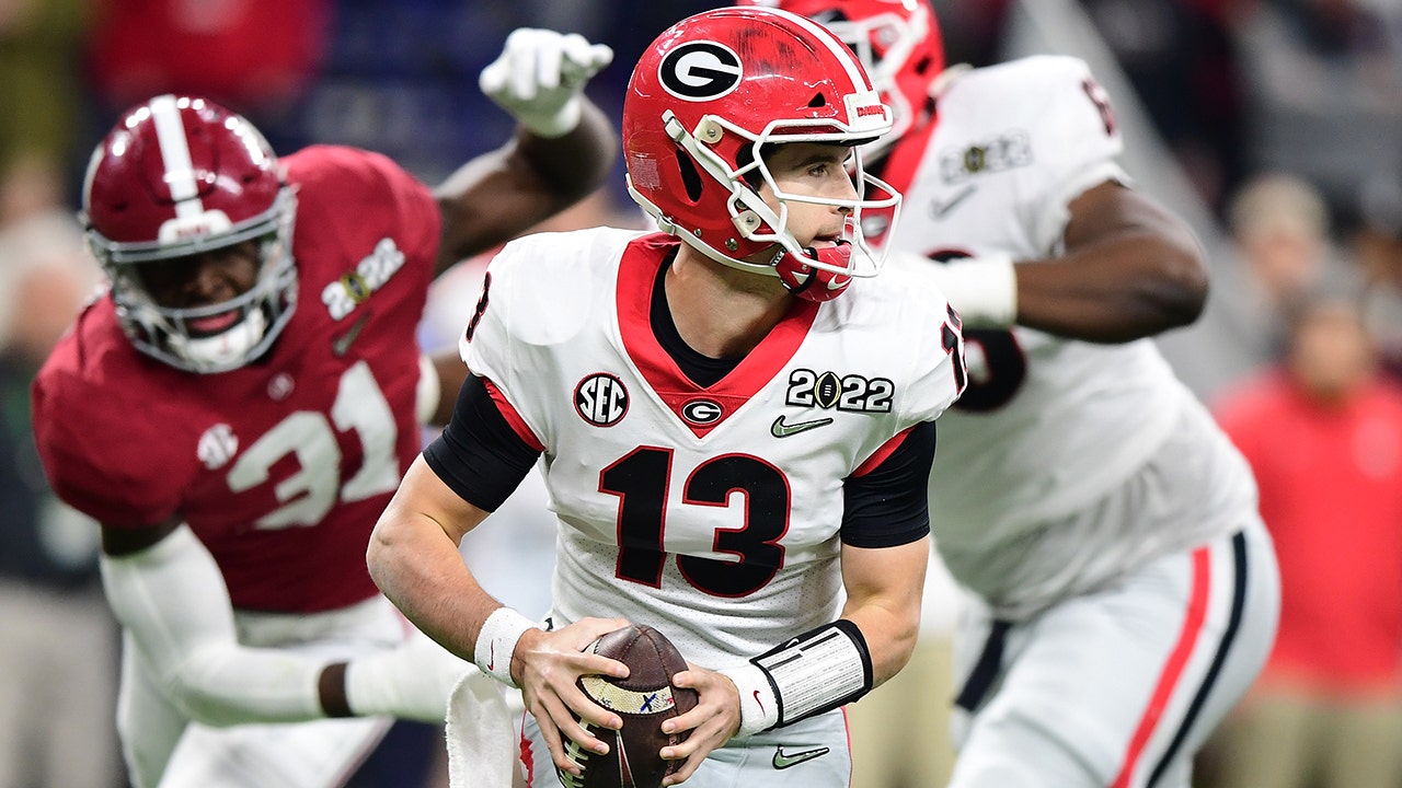 2022 College Football National Championship: Stetson Bennett rallies  Georgia past Alabama, wins first national title since 1980 - The Athletic