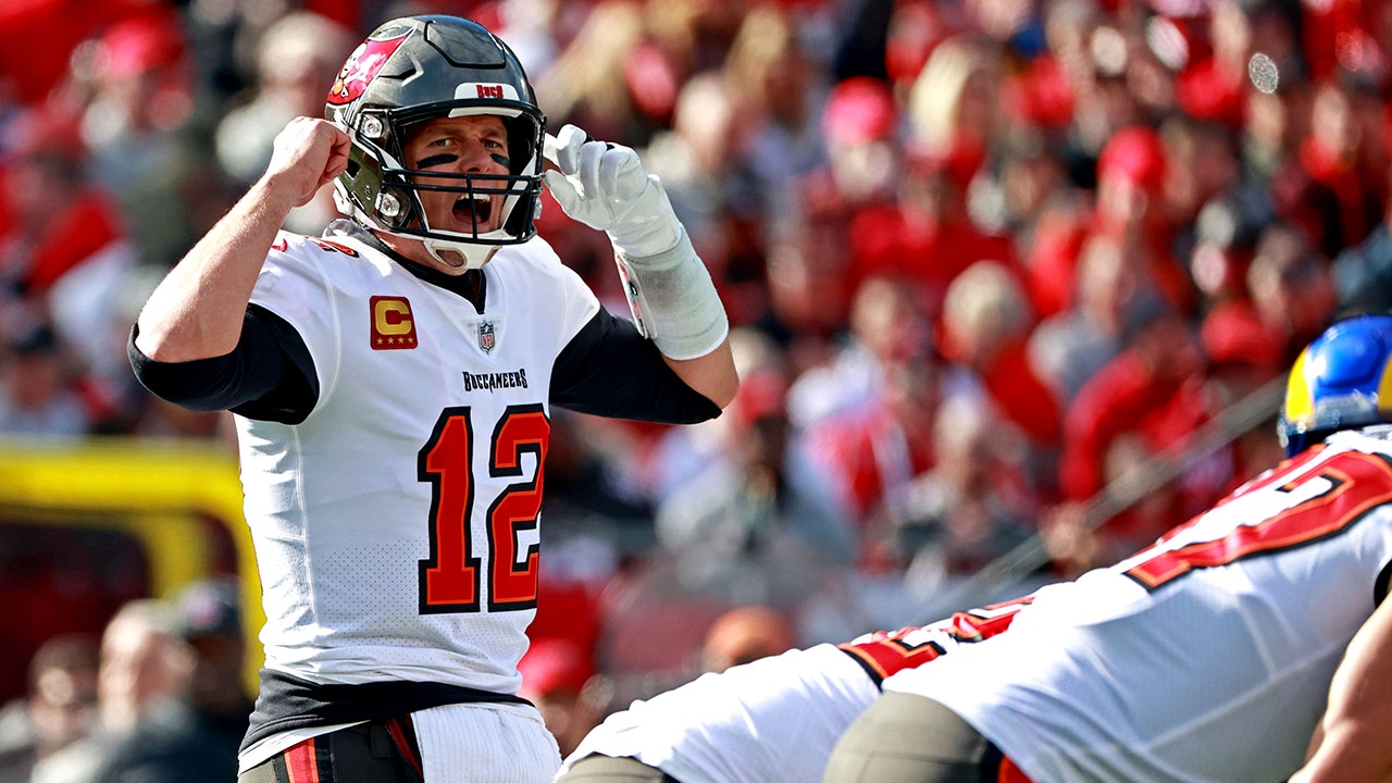 First Look, Tom Brady in Bucs Uniform, He's here and he's perfect 