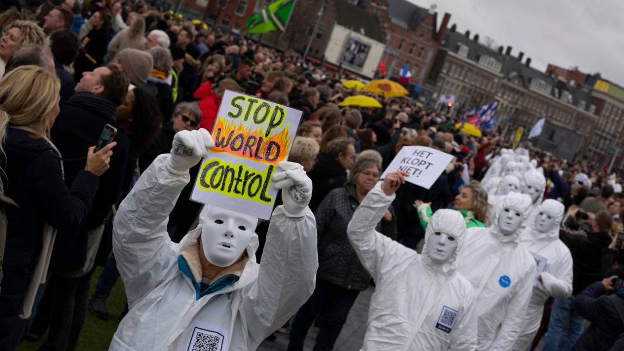 专家表示，荷兰农民对严苛气候法的反抗仅仅是开始：“到处都会发生骚乱”