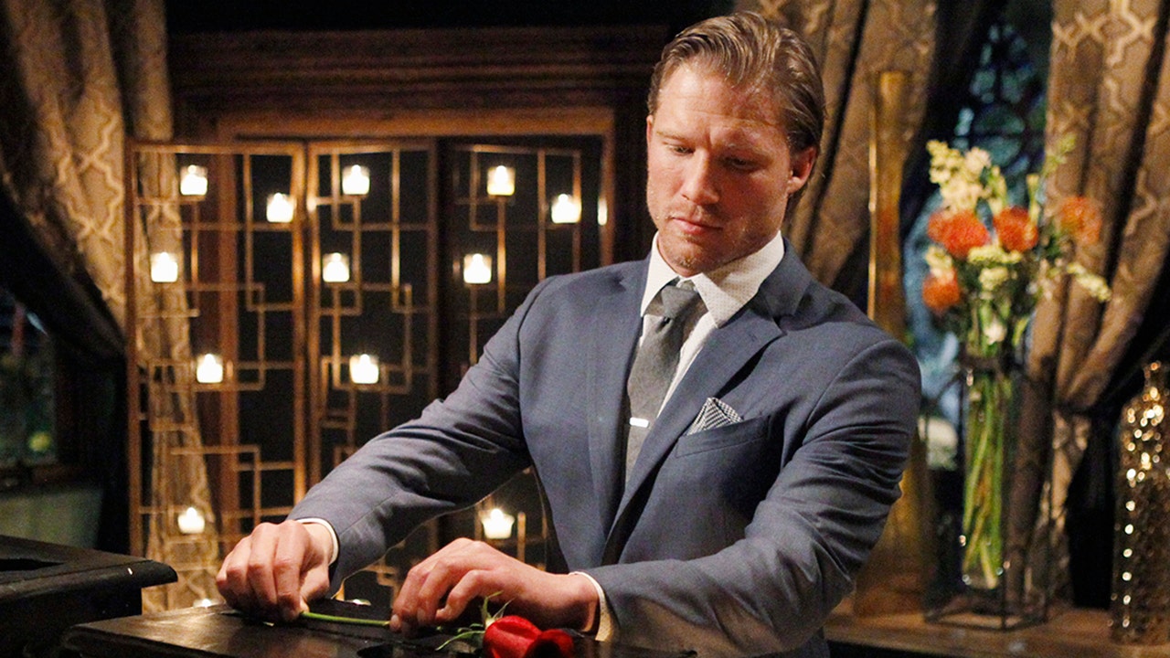 Former 'Bachelorette' contestant Clint Arlis' cause of death revealed as suicide