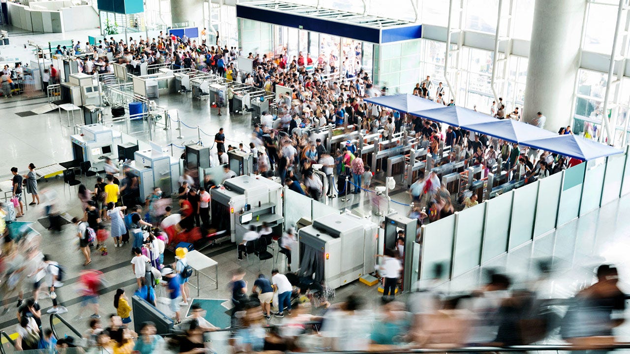 Why airline travel was so chaotic this holiday season