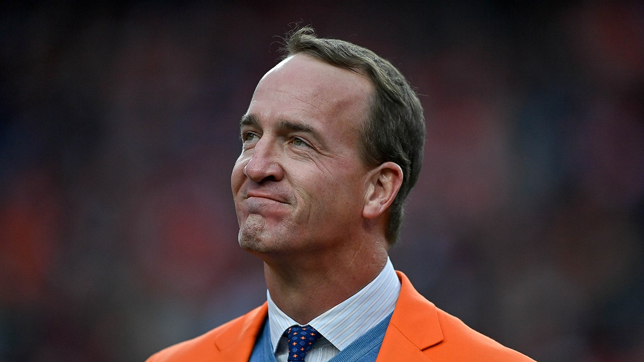 Peyton Manning stops by 'SNL' to profess love for 'Emily in Paris,' compare  it to NFL