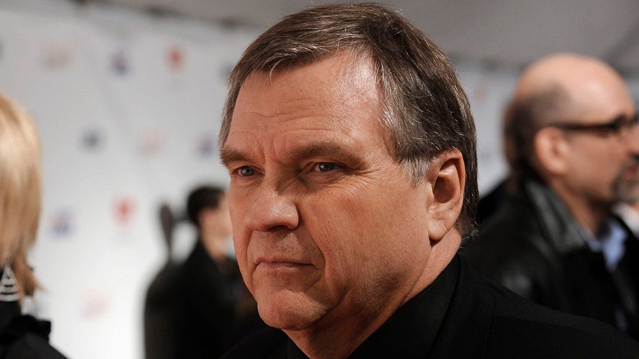 Meat Loaf mocked by left for vaccine, lockdown opposition hours after death: 'Pandemic a**hole'