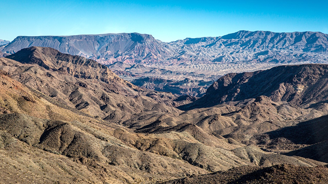 Nevada hiker dead after attempting to take scenic photo near mountain's edge, officials say