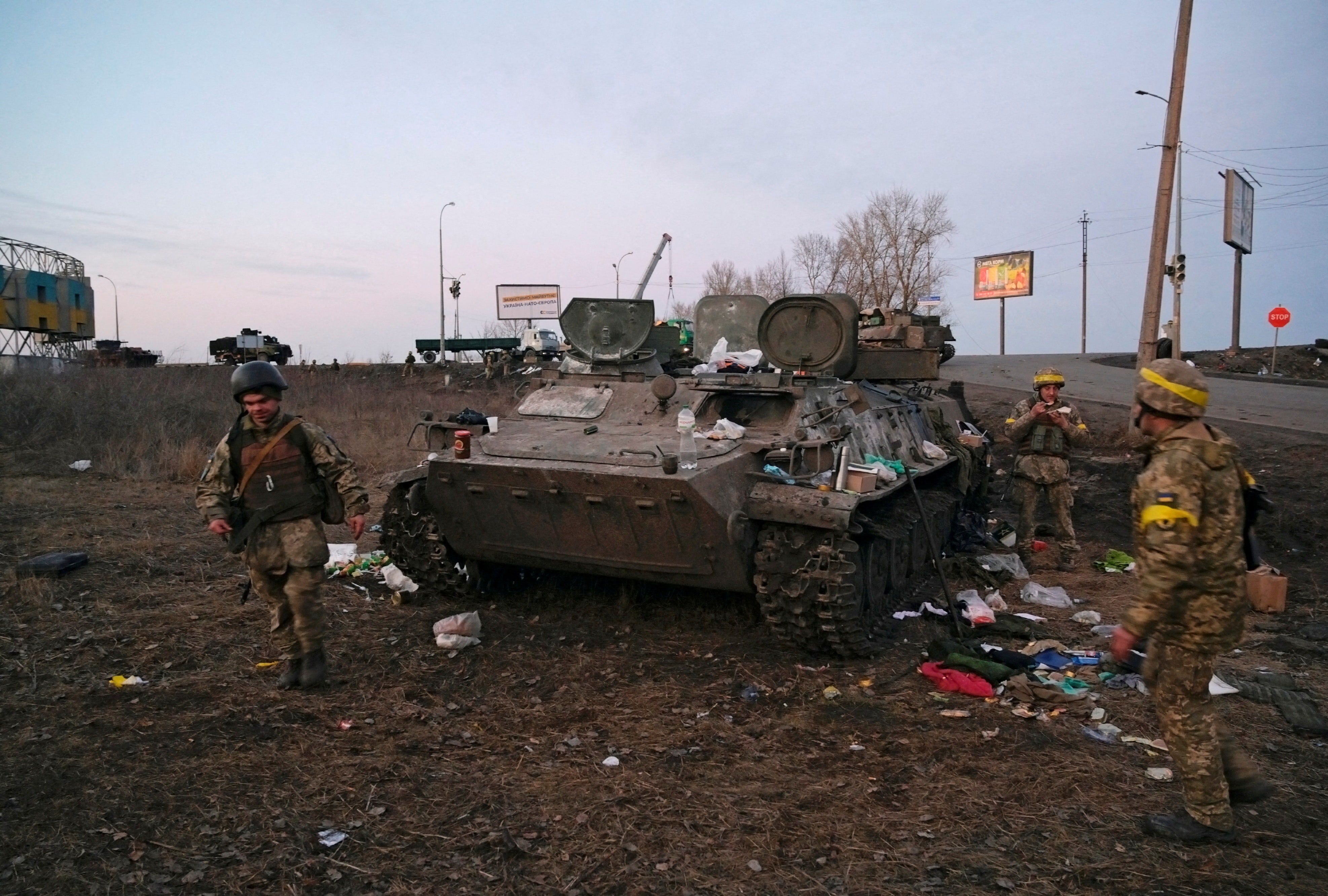 Украина потерпит поражение. Украинская Военная техника. Подбитые русские танки на Украине.
