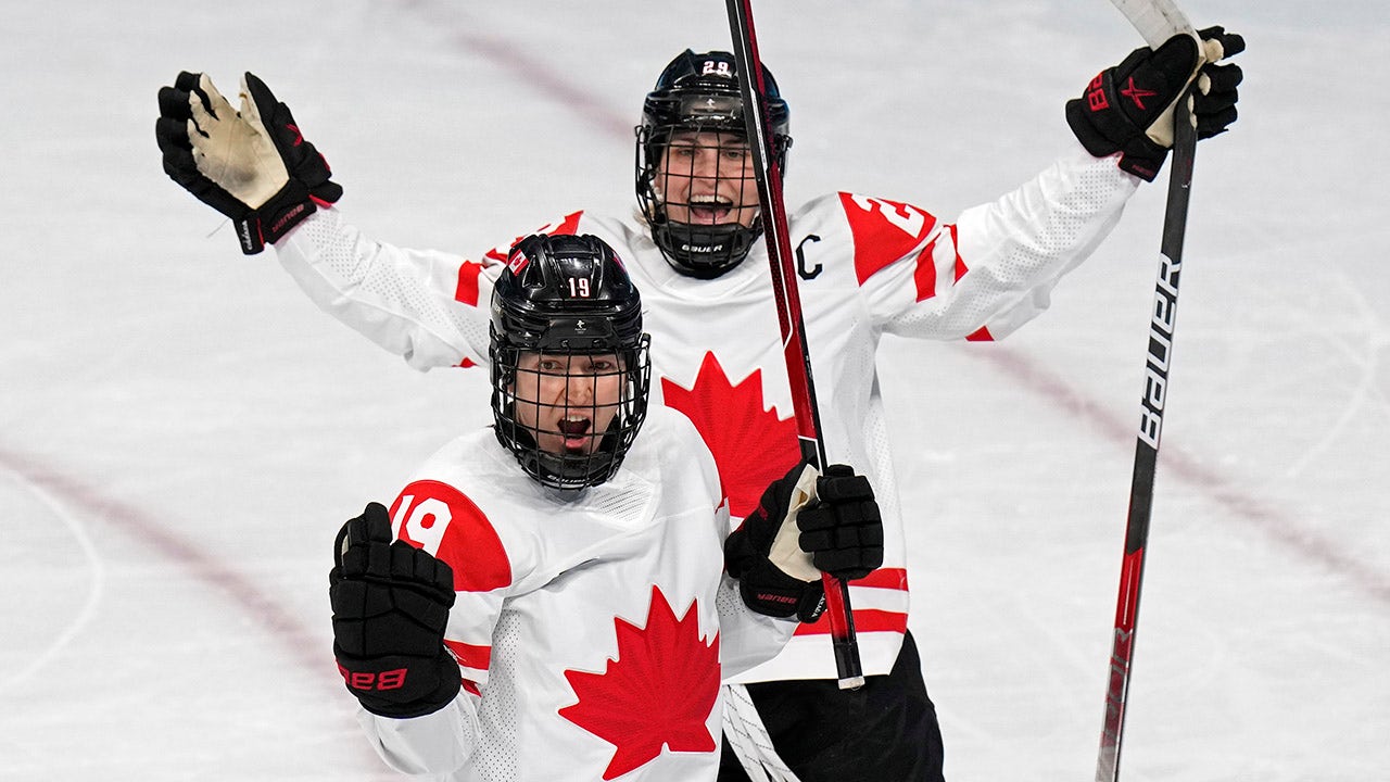 Canada surges to 4-2 win over US in Olympic women's hockey | Fox News