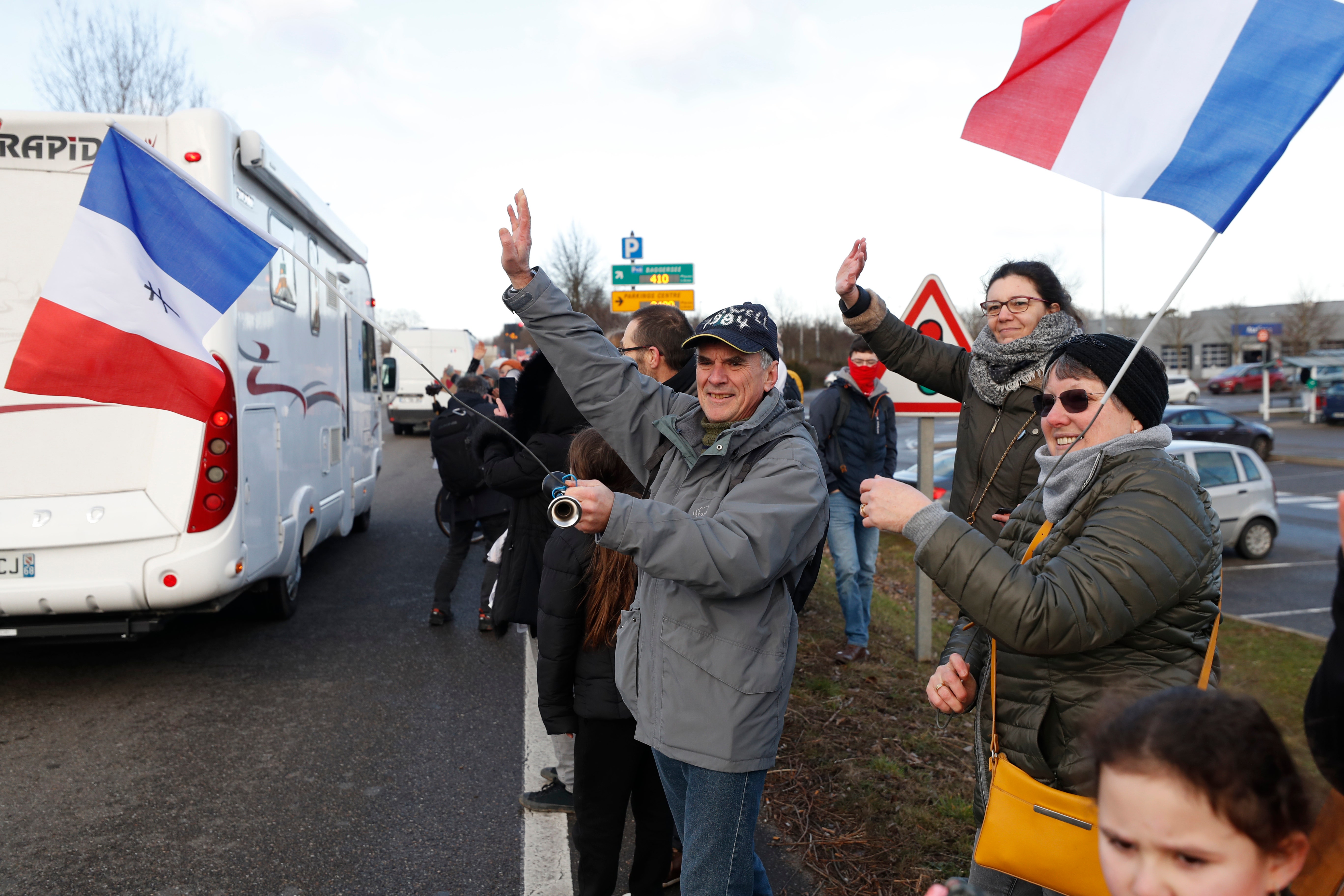 French convoys protesting virus rules move toward Paris