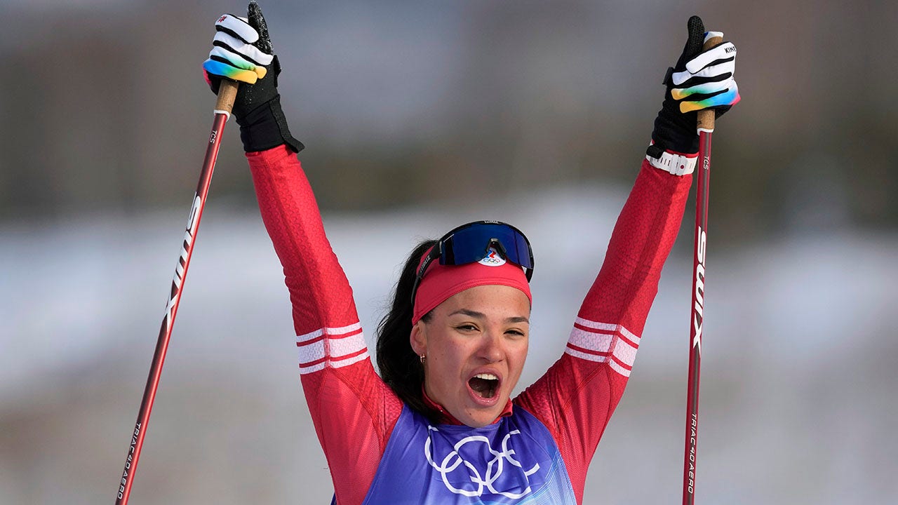 Олимпийская чемпионка по лыжам в розовой