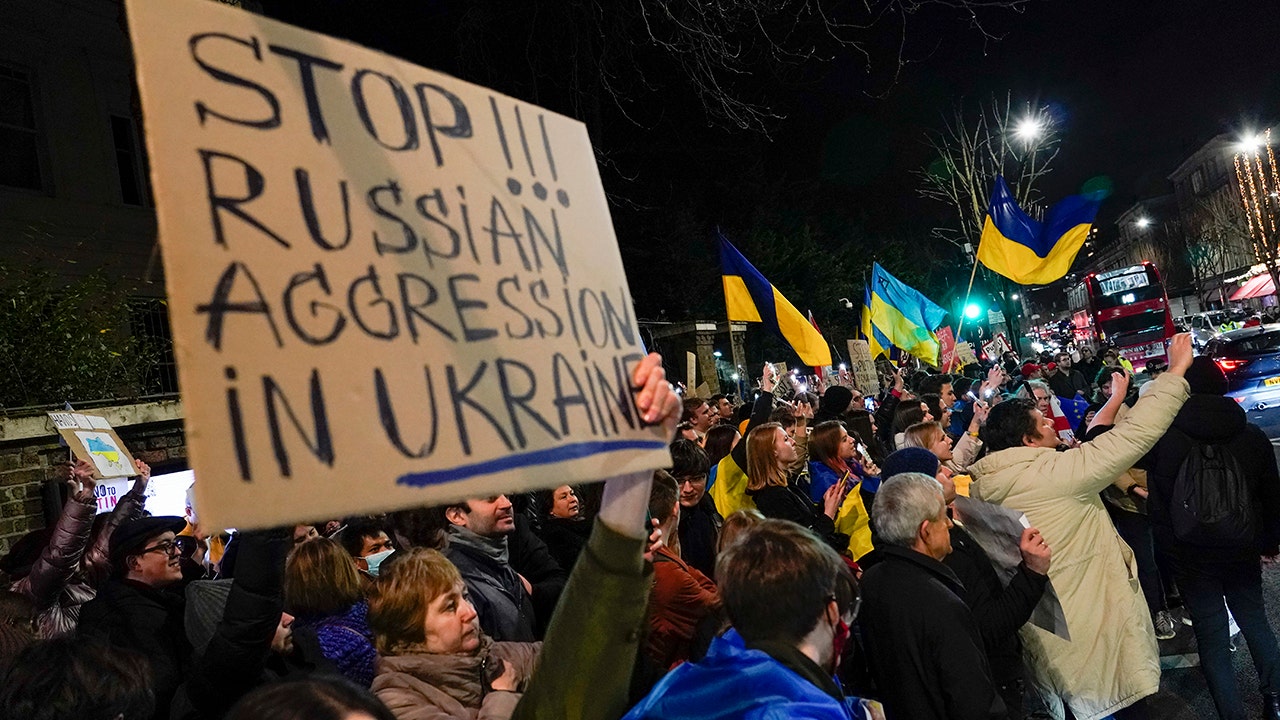 US politicians react to Russia declaring 'special military operation' in Ukraine