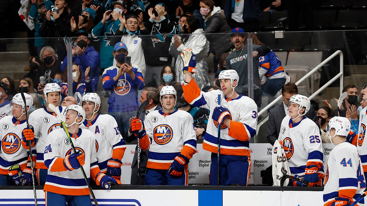 Islanders' Zdeno Chara tying NHL games record for defenseman - Newsday