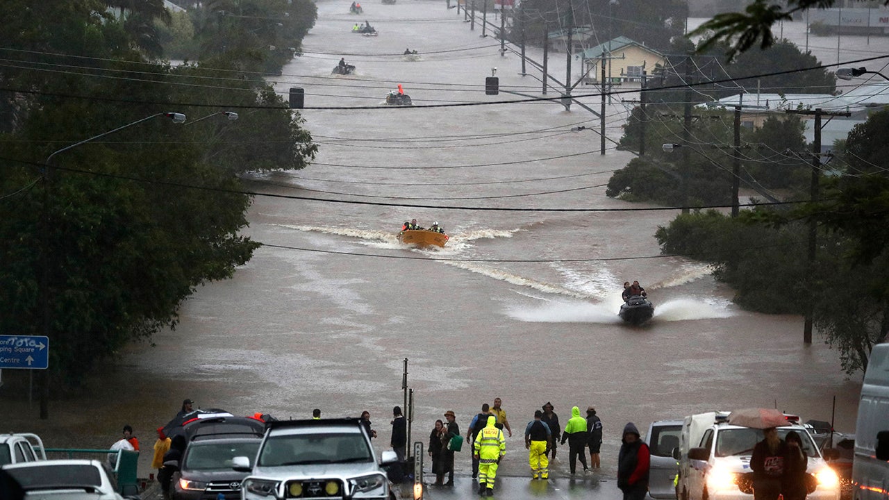 Major floods swamp Australia's east coast, claiming 7 lives