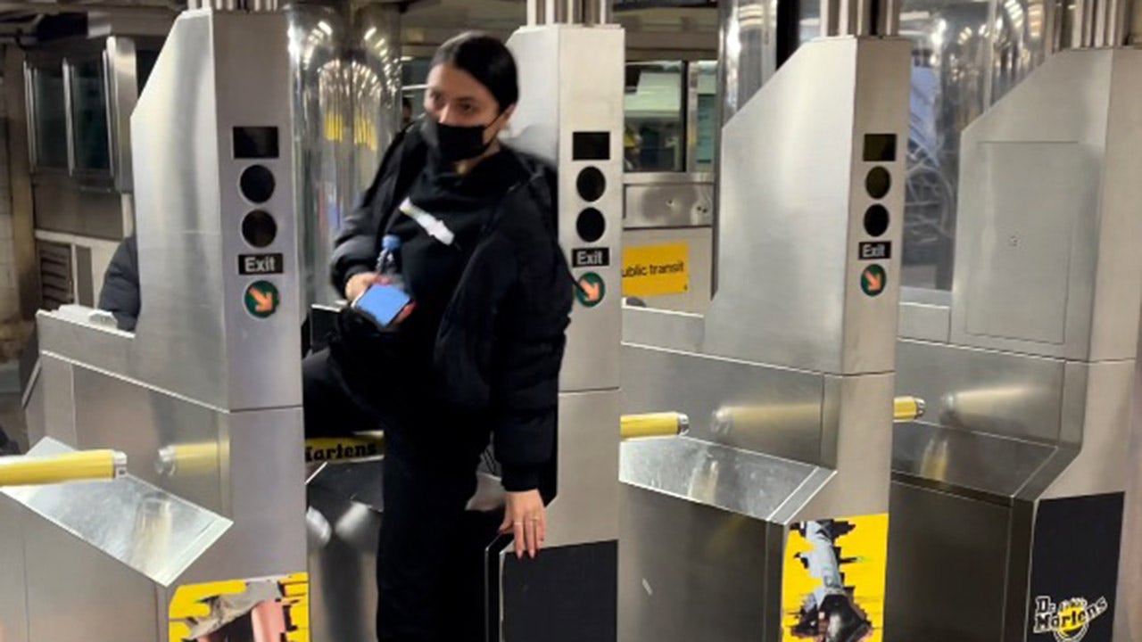 NYC fare beaters on bus, subway lines costing taxpayers millions