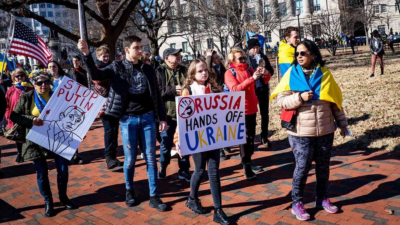 Photos Dc Protesters Express Support For Ukrainians Call For Tougher Sanctions Fox News 9667