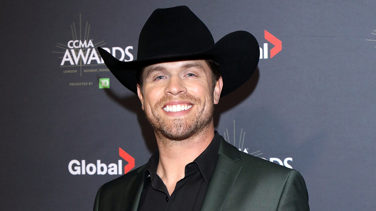 Dustin Lynch reflects on making ‘ends meet’ for his crew in height of