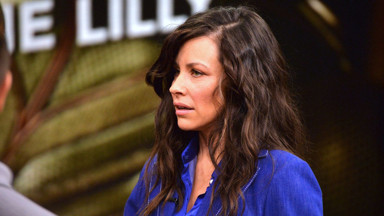 Evangeline Lilly urges Justin Trudeau to speak with protesting Canadian truckers