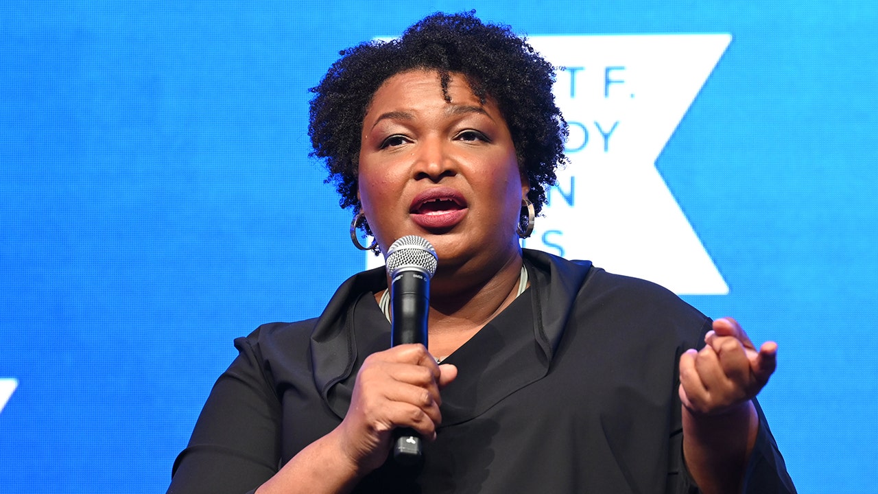 CNN, Washington Post use Republicans ‘seize’ narrative on Stacey Abrams maskless photo