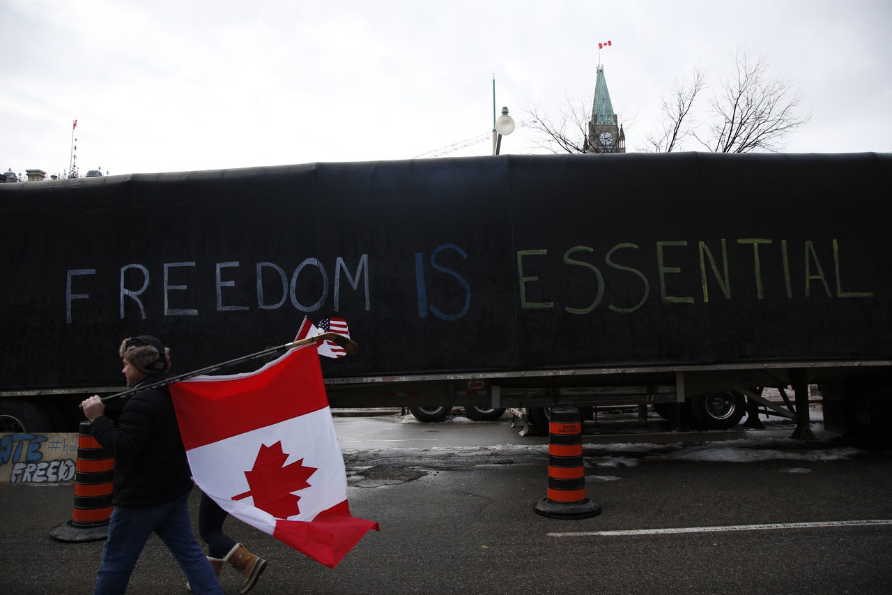 Ottawa police called 'tyrants,' 'criminals' after threatening Freedom Convoy truckers