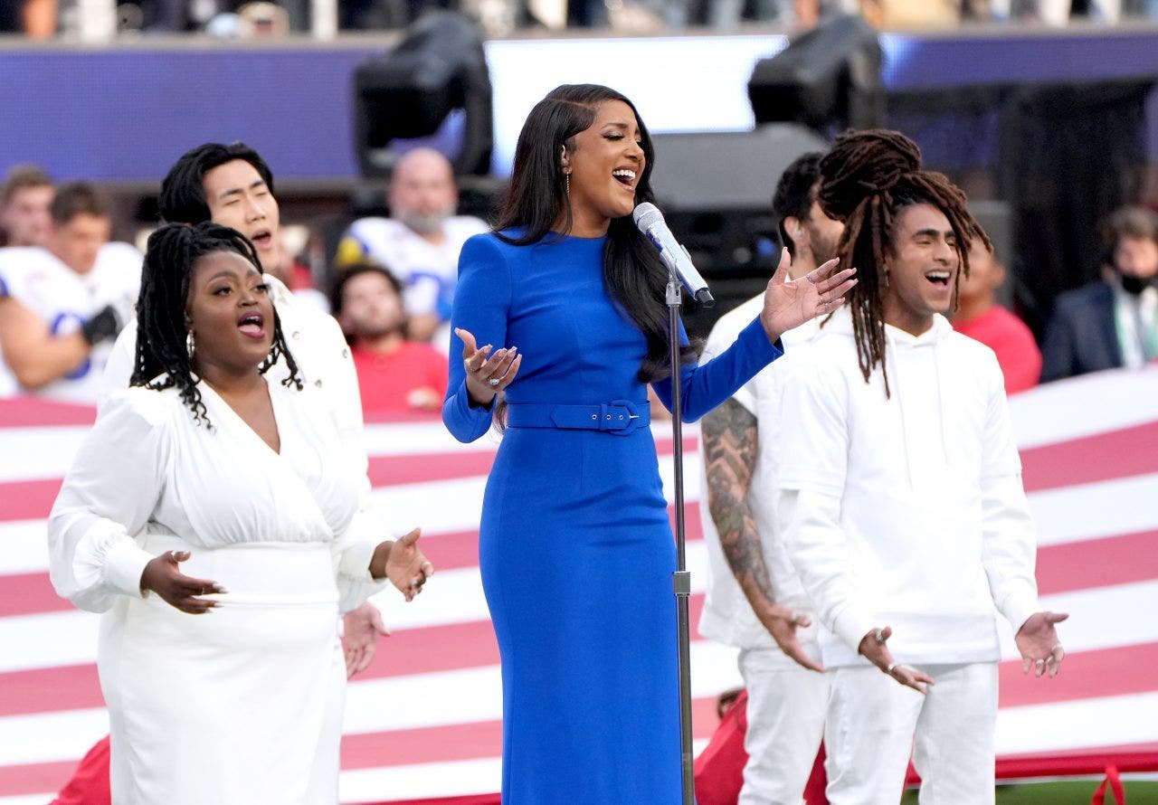 Mickey Guyton's powerful national anthem performance praised by country music stars: 'Smashed it'