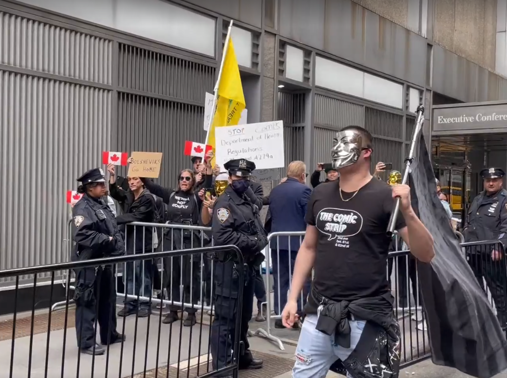 Protesters chant 'lock her up' outside NY Dem convention ahead of Hillary Clinton speech