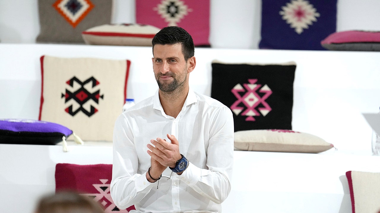 Novak Djokovic gets warm welcome in Dubai before tennis tournament