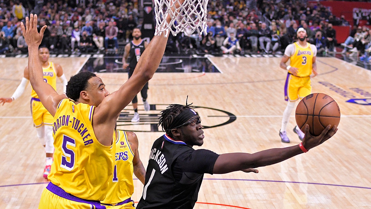 Reggie Jackson's layup propels Clippers to 1point win over Lakers