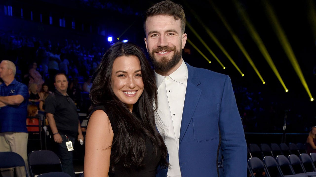 Sam Hunt's wife Hannah Fowler withdrew divorce complaint on the same day she filed: reports