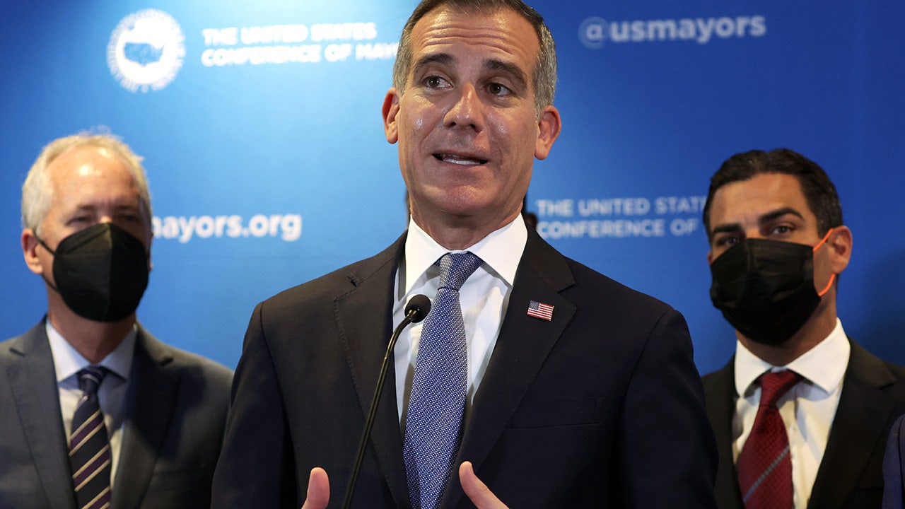 Los Angeles’ Garcetti mocked for response to maskless picture