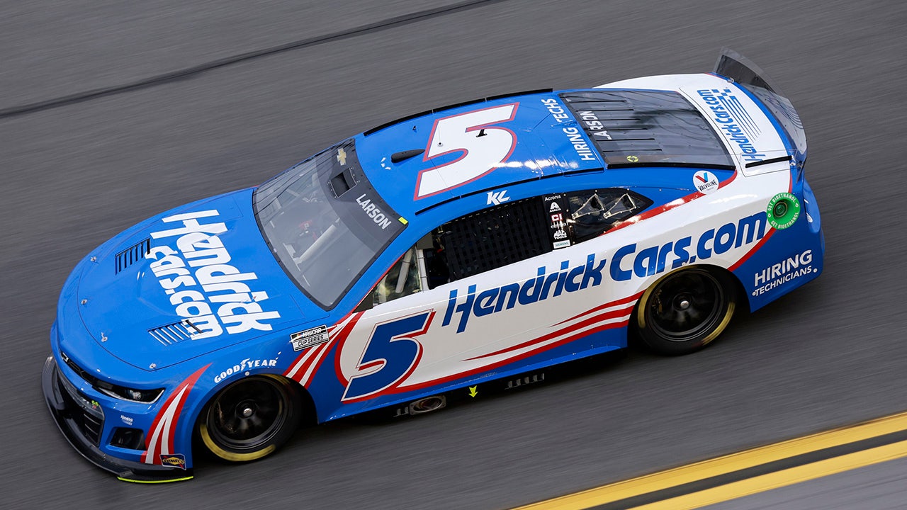 NASCAR: Kyle Larson wins Daytona 500 pole