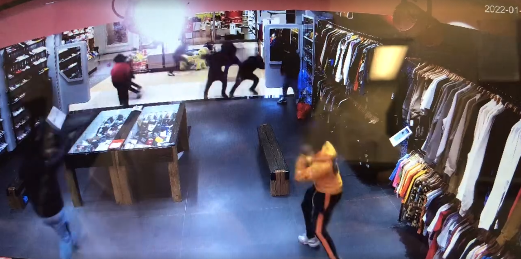 Dramatic video shows moment teen opens fire in New York City mall | Fox