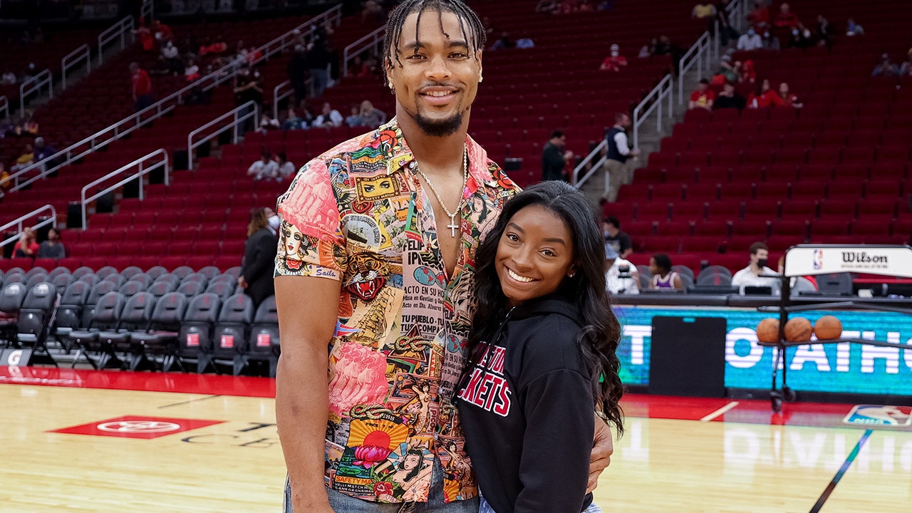 Simone Biles, boyfriend Jonathan Owens are engaged: 'The easiest yes ...