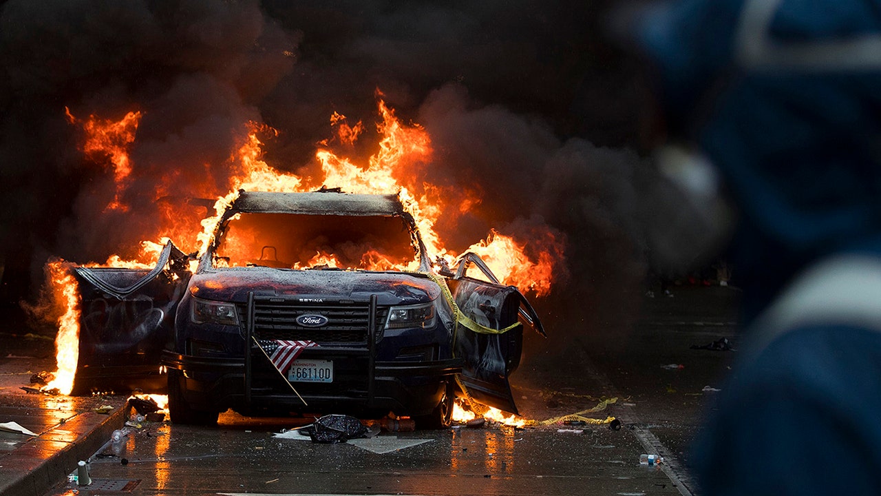 Washington State woman sentenced to prison for setting 5 Seattle police vehicles on fire during 2020 protest