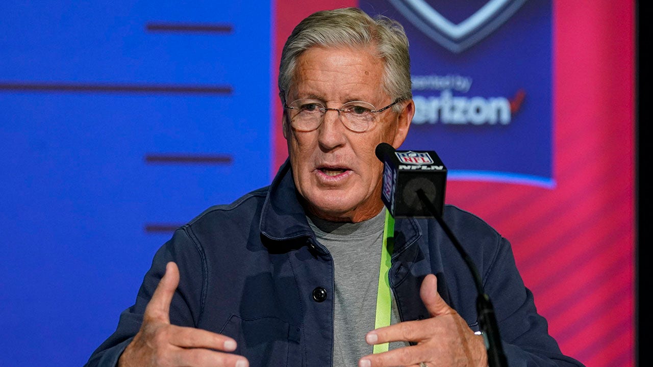 Seahawks say they're not open for business on dealing Russell Wilson