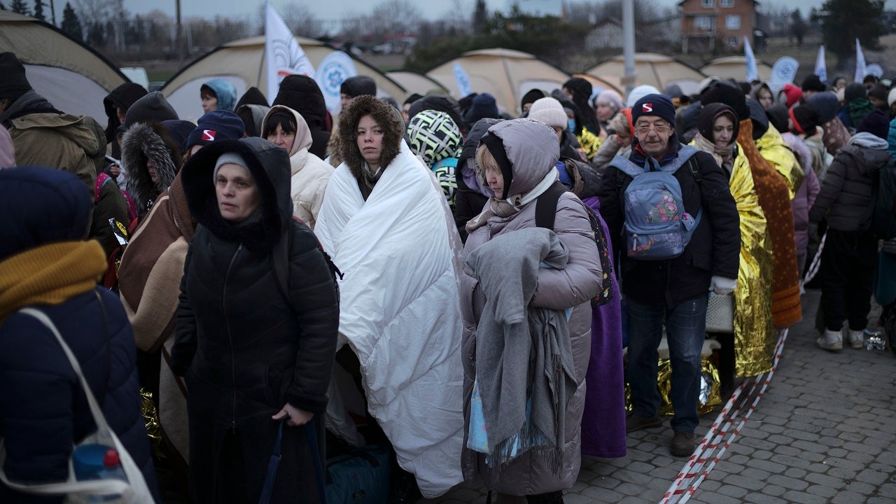 Leaving Ukraine: The difficult decision for some to flee their homeland amid Russian invasion