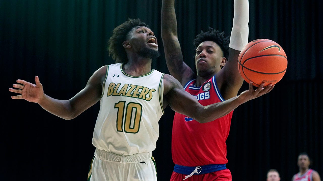 Walker scores 27, UAB beats La. Tech in C-USA title game