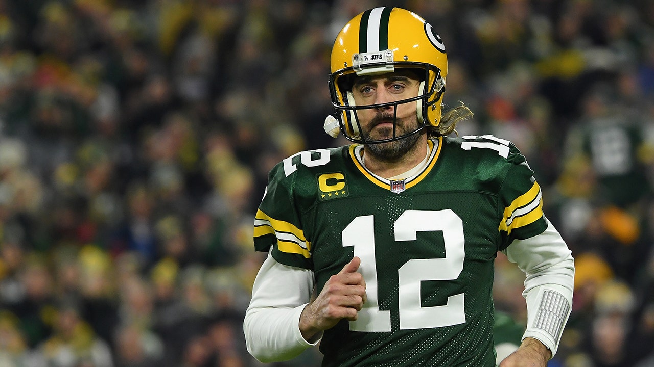 Aaron Rodgers missing from Packers' London photo as he reportedly