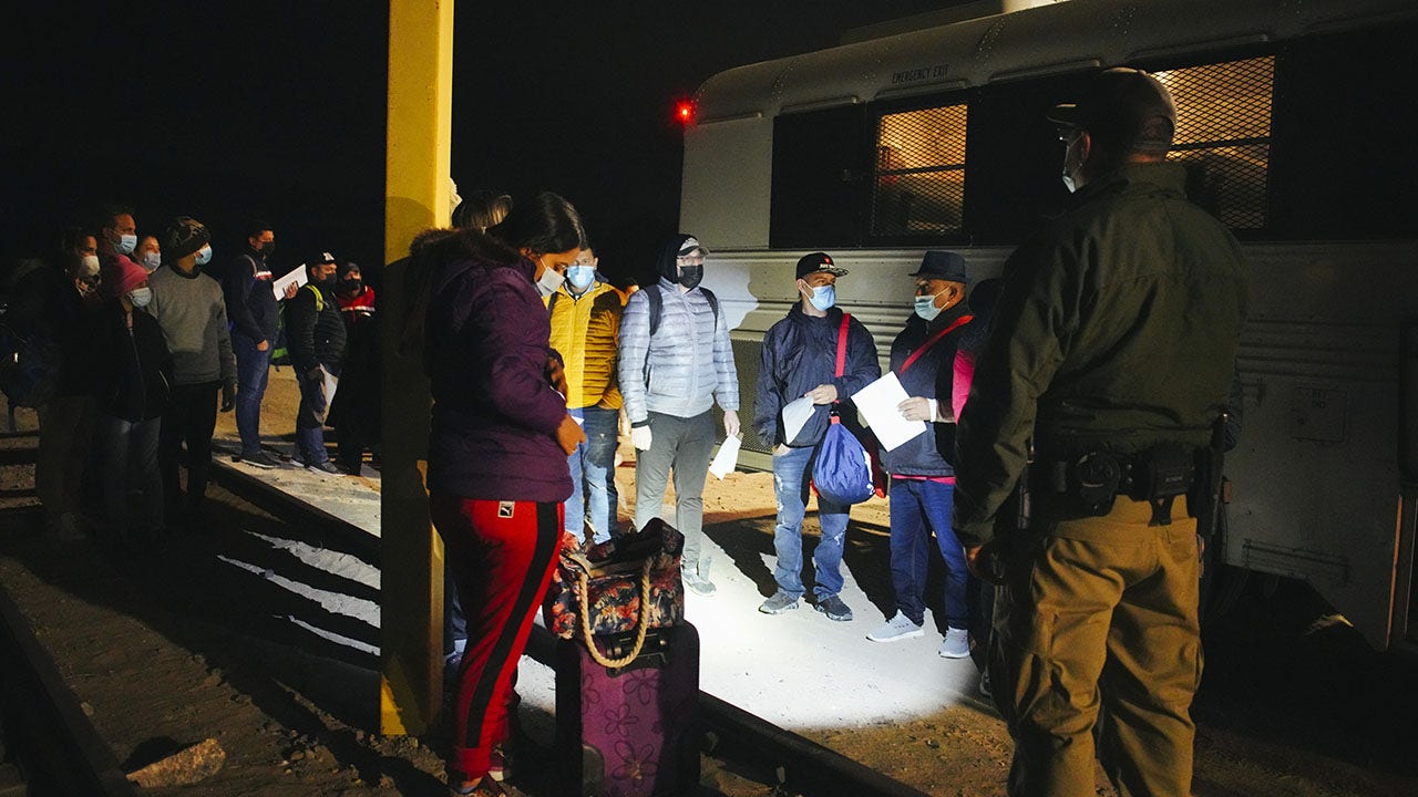 Arizona Dem senators warn Biden against 'sharp end' to Title 42 border restrictions without plan