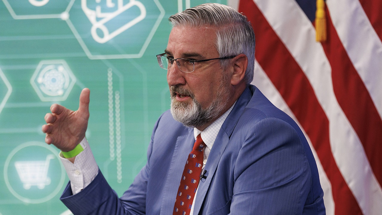 Read more about the article Indiana Gov. Holcomb signs elementary literacy bill into law
