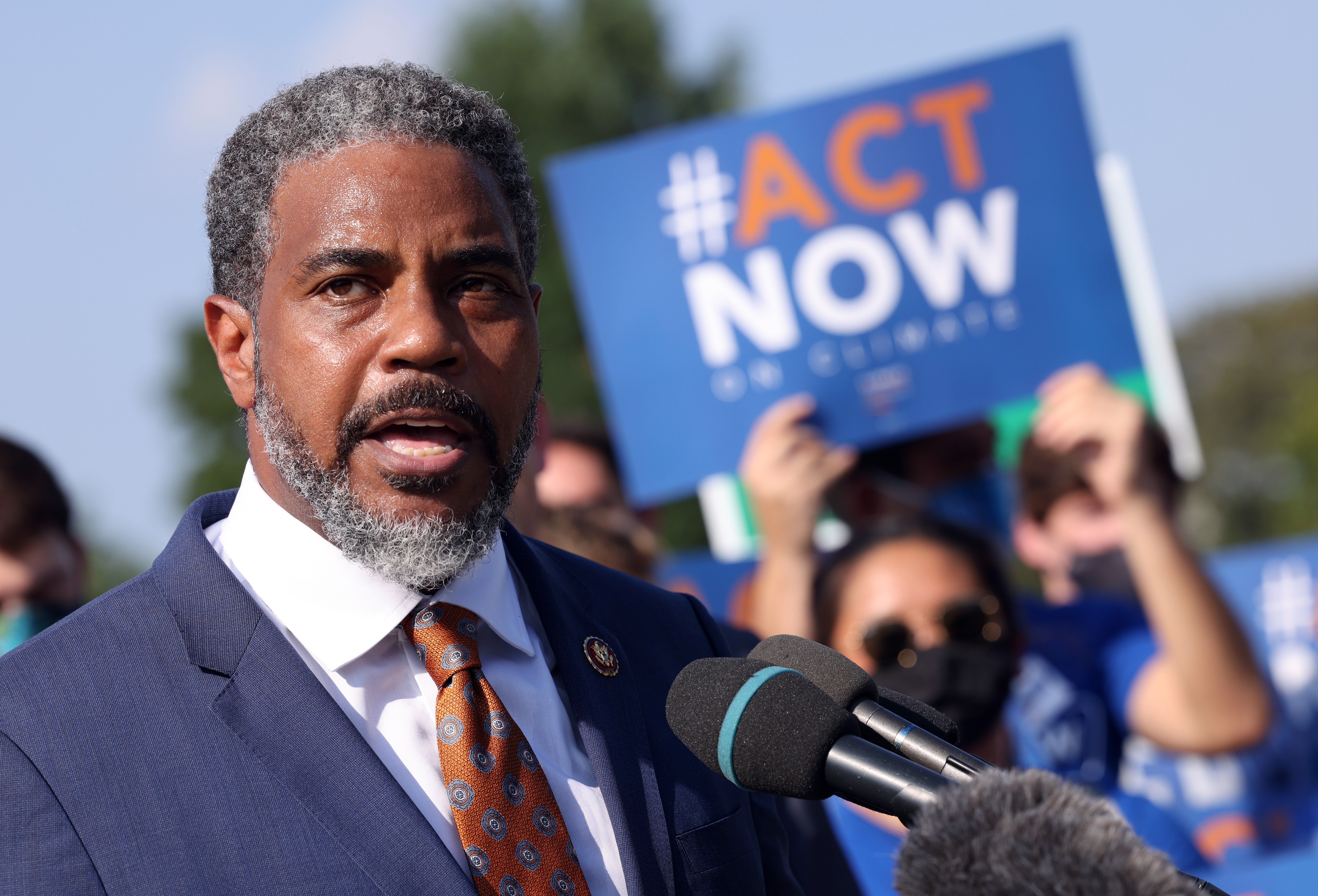 Democratic congressman's wife calls him out for running for re-election despite 10-year affair